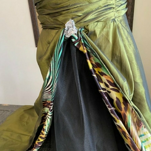 GIGI BRAND FORMAL STRAPLESS DRESS OLIVE GREEN - Picture 6 of 6